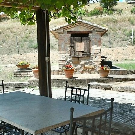 Casale Poggio Colpiccione Apartment Passignano sul Trasimeno Luaran gambar