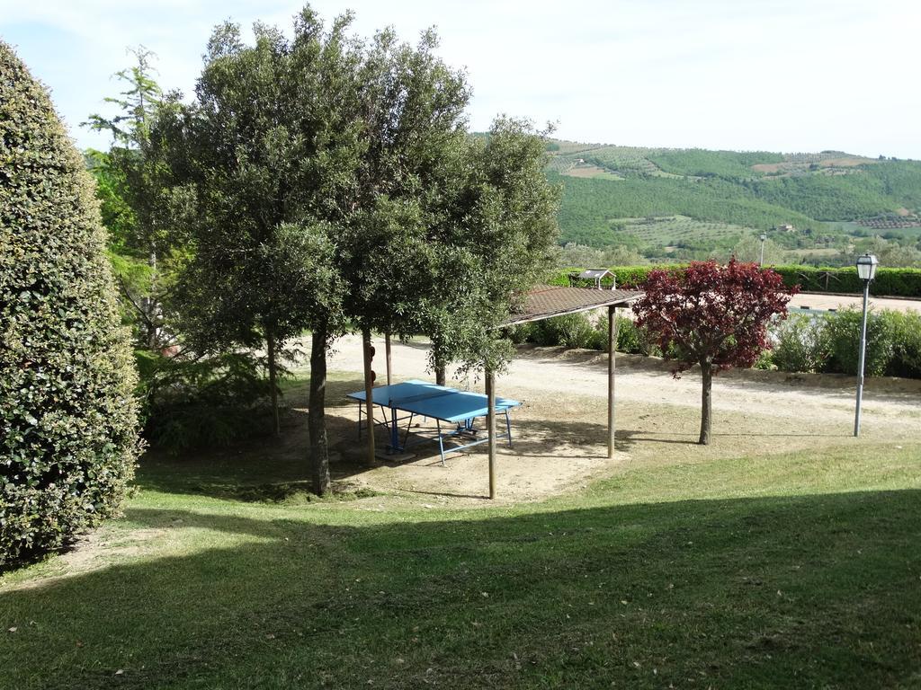 Casale Poggio Colpiccione Apartment Passignano sul Trasimeno Luaran gambar