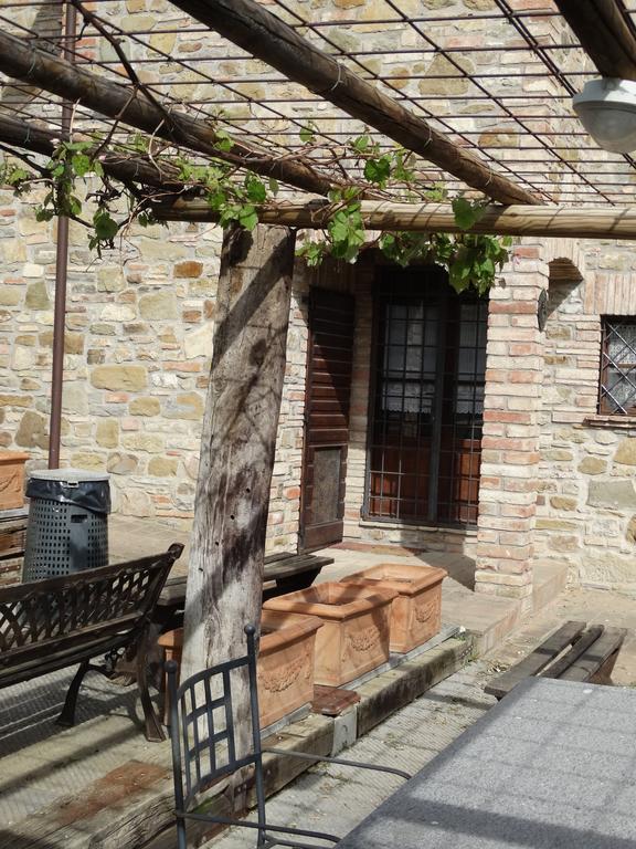 Casale Poggio Colpiccione Apartment Passignano sul Trasimeno Luaran gambar