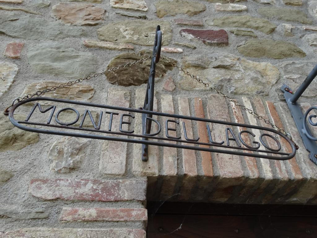 Casale Poggio Colpiccione Apartment Passignano sul Trasimeno Luaran gambar