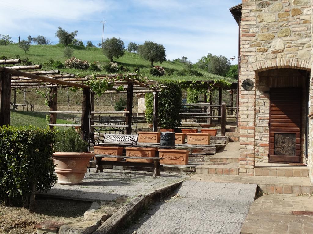 Casale Poggio Colpiccione Apartment Passignano sul Trasimeno Luaran gambar