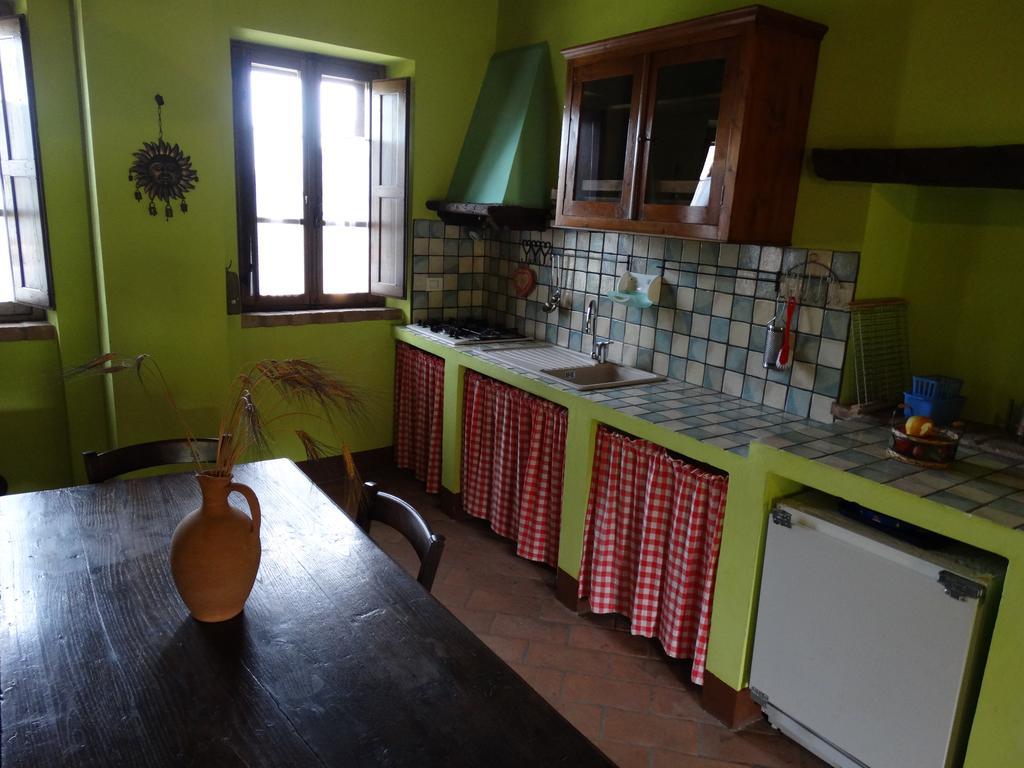 Casale Poggio Colpiccione Apartment Passignano sul Trasimeno Luaran gambar