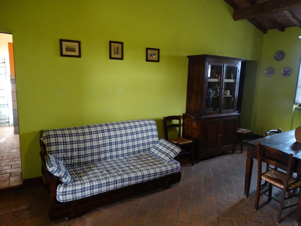Casale Poggio Colpiccione Apartment Passignano sul Trasimeno Luaran gambar