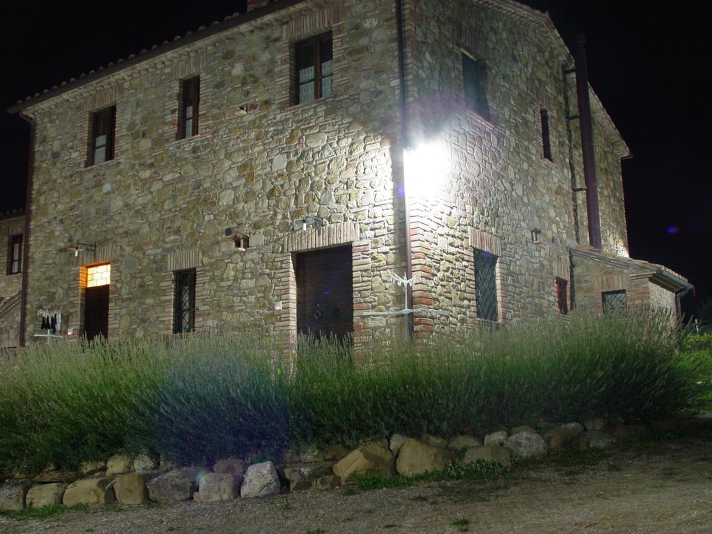 Casale Poggio Colpiccione Apartment Passignano sul Trasimeno Luaran gambar