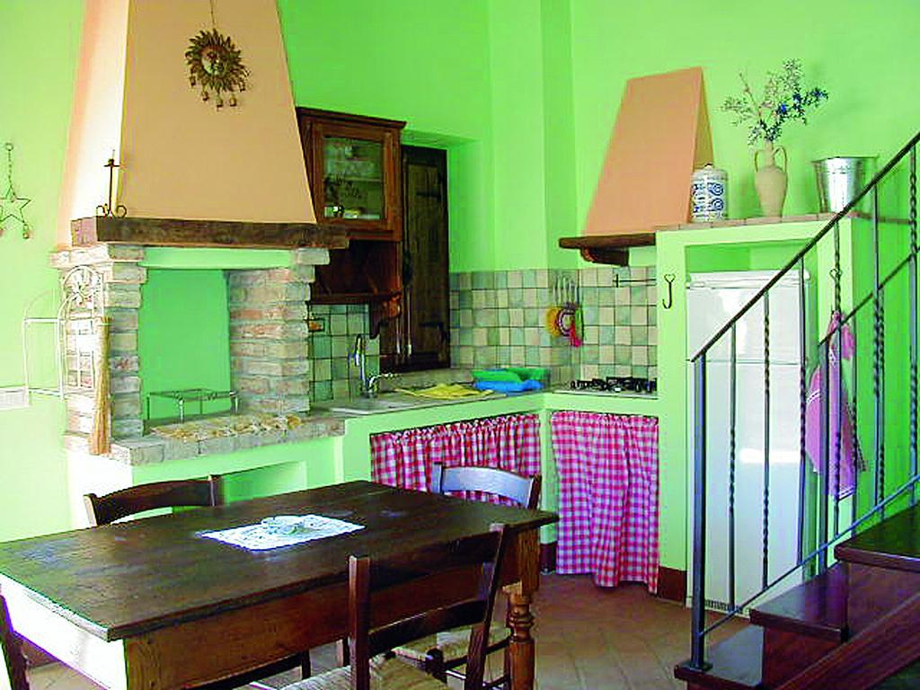 Casale Poggio Colpiccione Apartment Passignano sul Trasimeno Luaran gambar