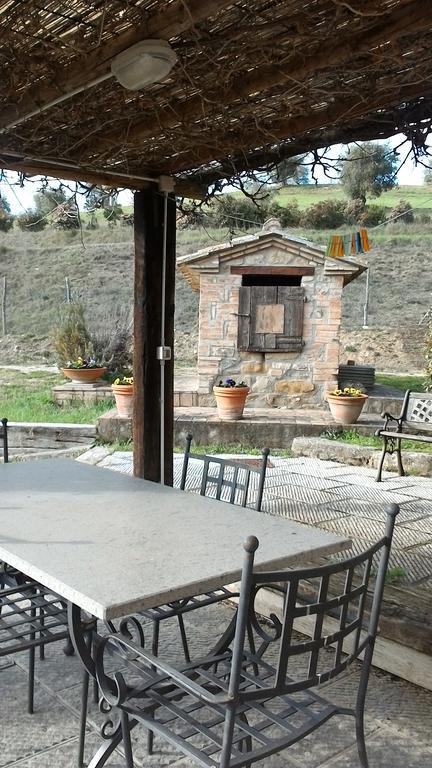 Casale Poggio Colpiccione Apartment Passignano sul Trasimeno Luaran gambar