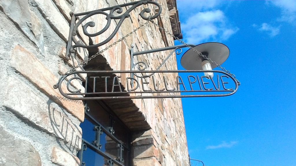 Casale Poggio Colpiccione Apartment Passignano sul Trasimeno Luaran gambar