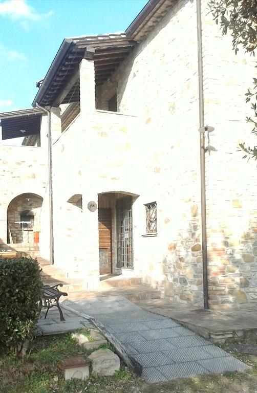 Casale Poggio Colpiccione Apartment Passignano sul Trasimeno Luaran gambar