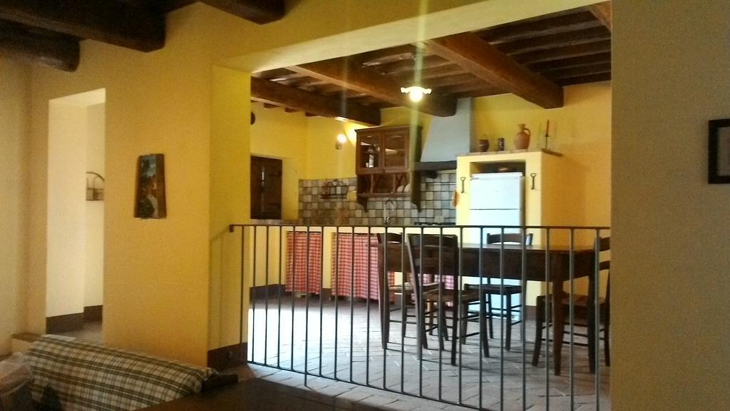 Casale Poggio Colpiccione Apartment Passignano sul Trasimeno Luaran gambar