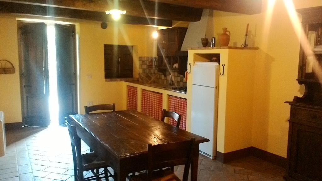 Casale Poggio Colpiccione Apartment Passignano sul Trasimeno Luaran gambar