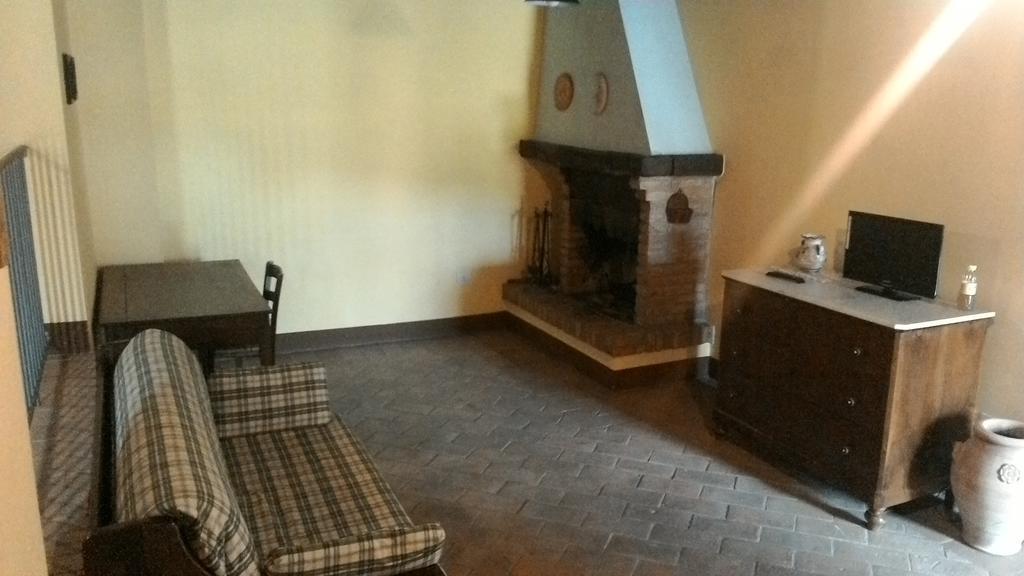 Casale Poggio Colpiccione Apartment Passignano sul Trasimeno Luaran gambar