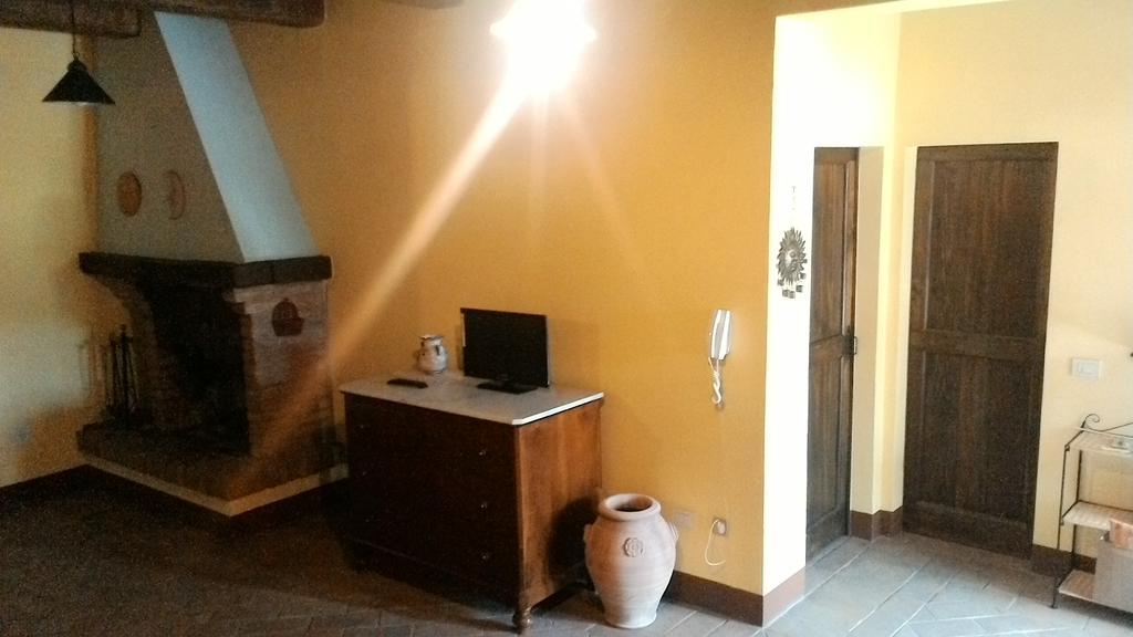 Casale Poggio Colpiccione Apartment Passignano sul Trasimeno Luaran gambar