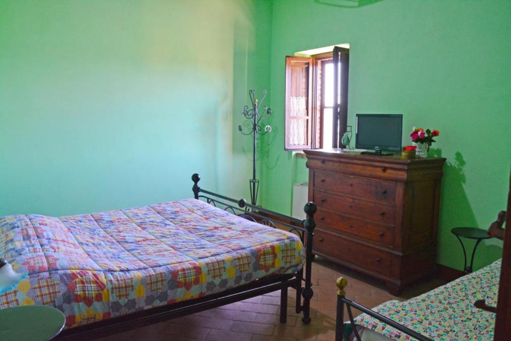 Casale Poggio Colpiccione Apartment Passignano sul Trasimeno Luaran gambar