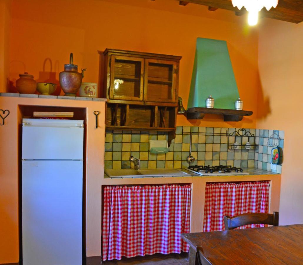 Casale Poggio Colpiccione Apartment Passignano sul Trasimeno Luaran gambar