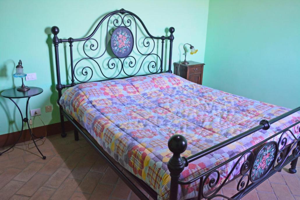 Casale Poggio Colpiccione Apartment Passignano sul Trasimeno Luaran gambar