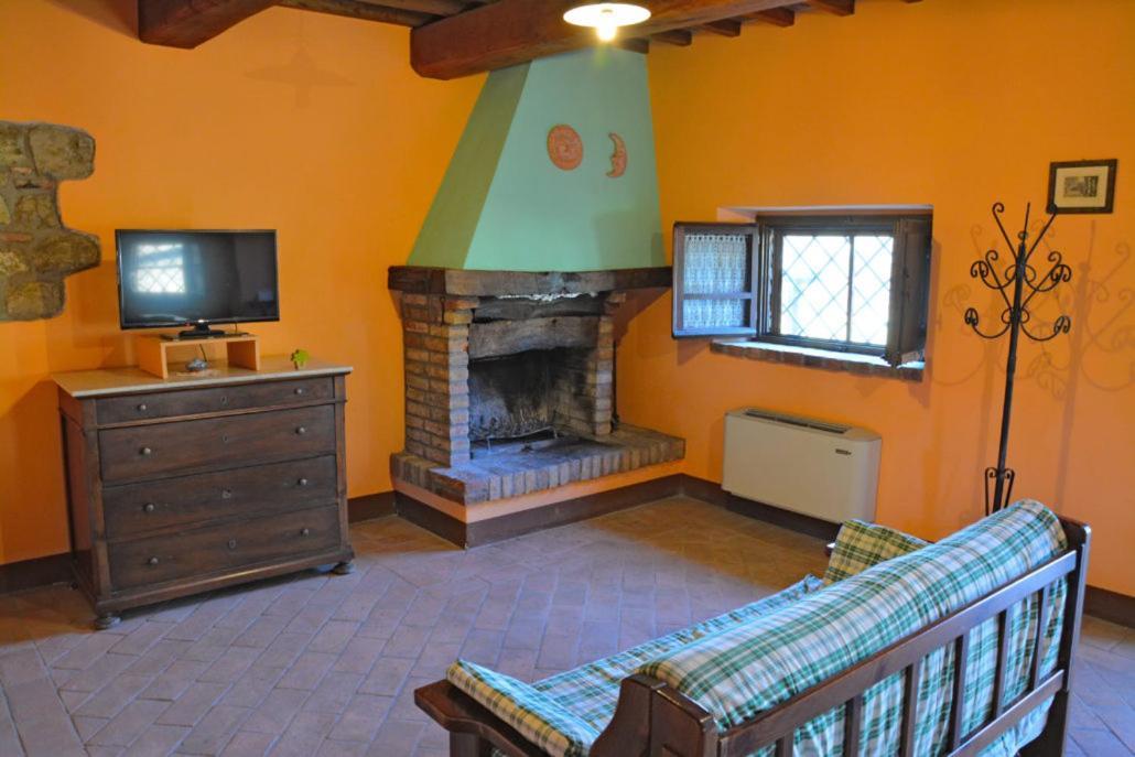 Casale Poggio Colpiccione Apartment Passignano sul Trasimeno Luaran gambar