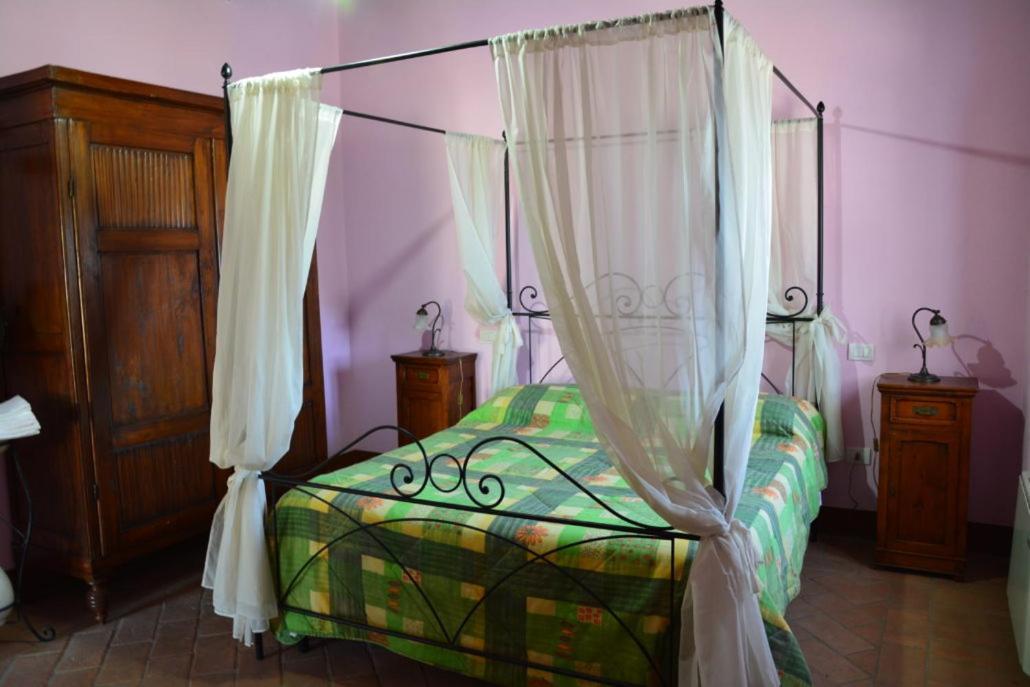 Casale Poggio Colpiccione Apartment Passignano sul Trasimeno Luaran gambar