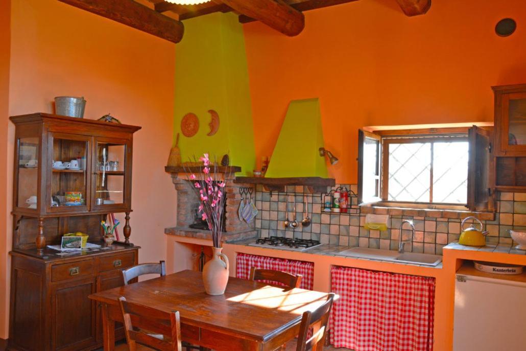 Casale Poggio Colpiccione Apartment Passignano sul Trasimeno Luaran gambar